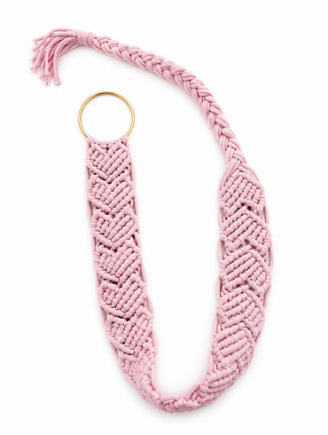 Jemný macramé pásek s kruhovou sponou – romantický detail pro váš outfit