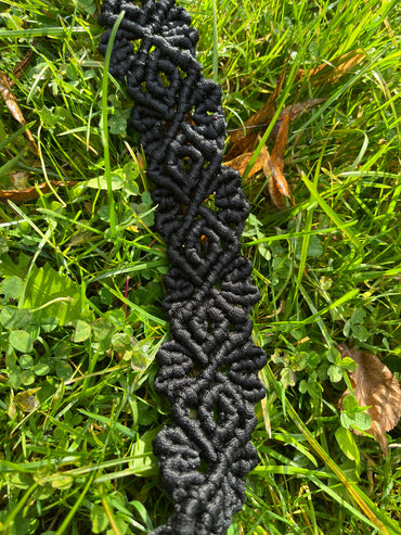 Pásek černé listy