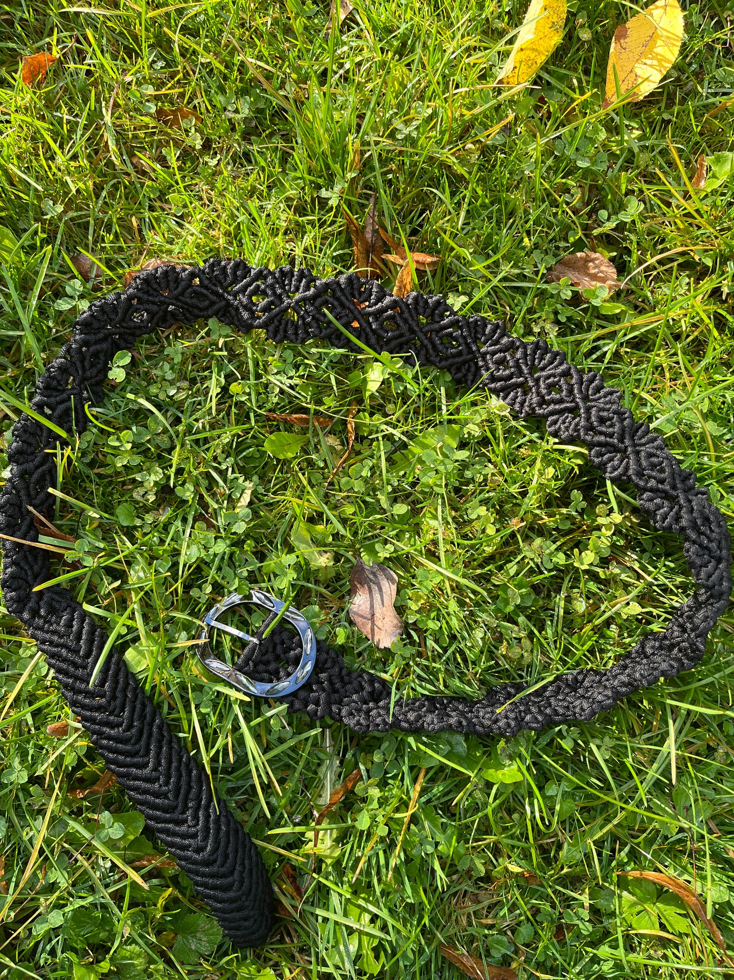 Pásek černé listy