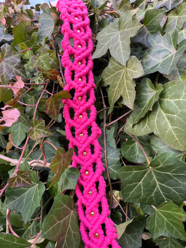 Růžový pásek s korálky