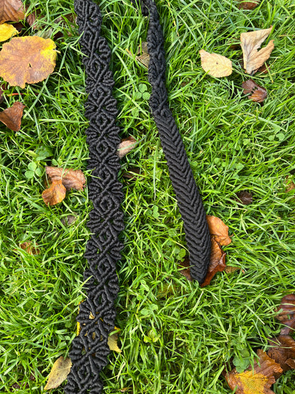 Pásek černé listy