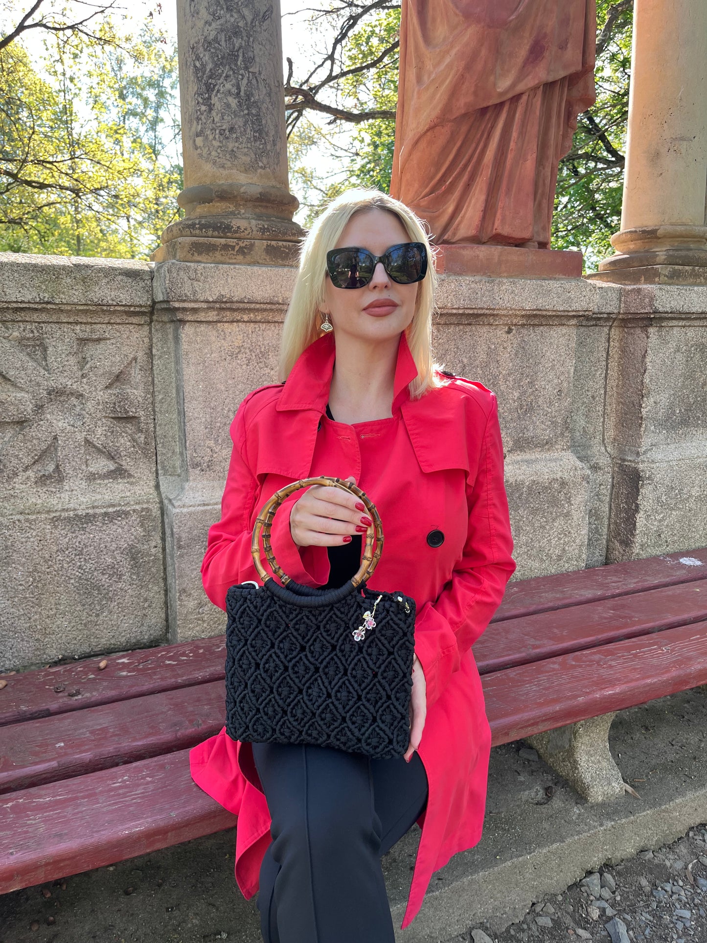 Luxuriöse Makramee-Handtasche mit Bambusgriff – Black Elegance