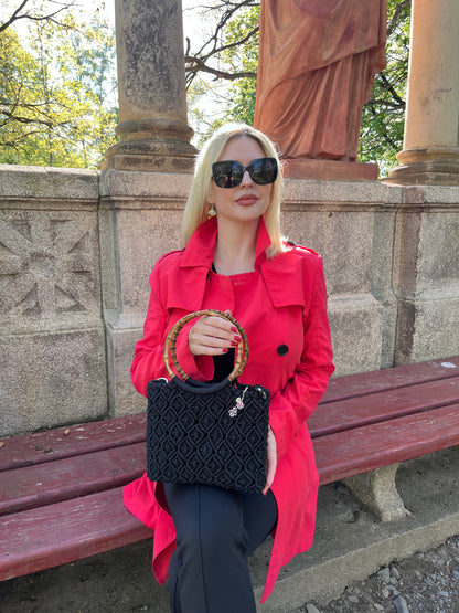Luxuriöse Makramee-Handtasche mit Bambusgriff – Black Elegance