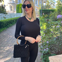 Luxuriöse Makramee-Handtasche mit Bambusgriff – Black Elegance