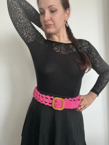 Růžový pásek s korálky